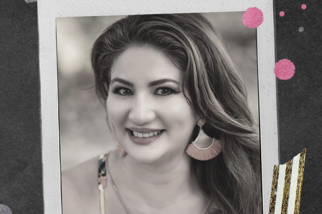 Karla Campos, mompreneur, enjoying a lively and fun-themed photo shoot.